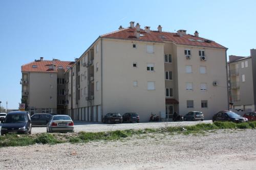 Fotografia z galérie ubytovania Apartments by the sea Omis - 7577 v Omise