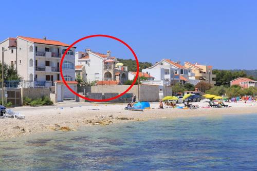 Galeriebild der Unterkunft Apartments by the sea Slatine, Ciovo - 7512 in Slatine