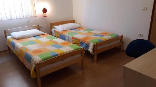 Apartments with parking space Pula - 7420