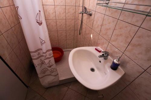 Koupelna v ubytování Seaside secluded apartments Cove Pobij, Hvar - 7506