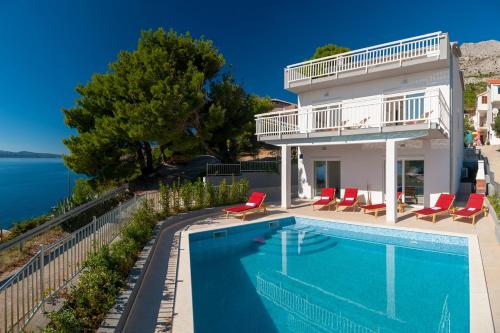 Fotografia z galérie ubytovania Seaside luxury villa with a swimming pool Medici, Omis - 6071 v Mimiciach
