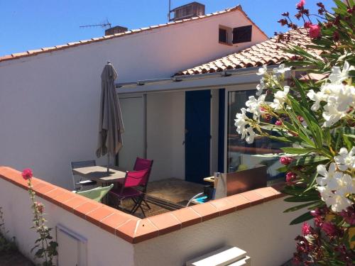 Maisonnette près de la plage avec cour privée et parking, idéale pour 4 pers. et balades en bord de mer - FR-1-476-189