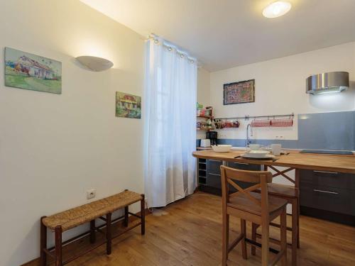 a kitchen with a table and chairs in a room at Studio moderne Ciboure, cœur historique, idéal pour couples - FR-1-4-657 in Ciboure