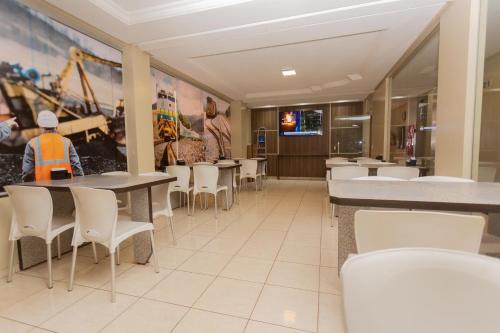 TV a/nebo společenská místnost v ubytování HOTEL EXECUTIVO