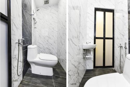 Duas fotografias de uma casa de banho com WC e lavatório. em OYO 90445 Th Hotel em Bahau