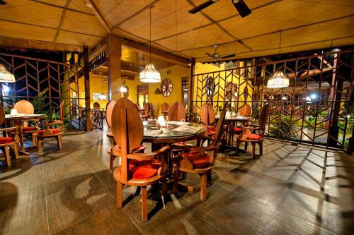 Silver Sand Beach Resort Neilにあるレストランまたは飲食店