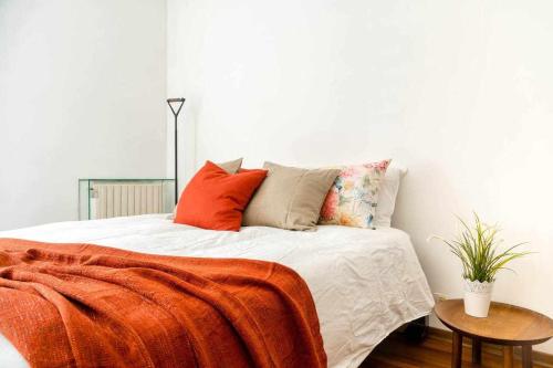 A bed or beds in a room at MA08A beautiful flat with terrace in Pta Nuova