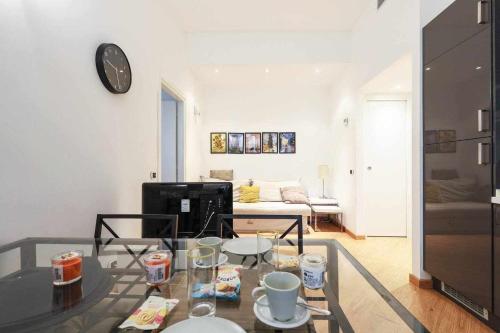 Televízia a/alebo spoločenská miestnosť v ubytovaní SV18C Charming modern flat S Ambrogio