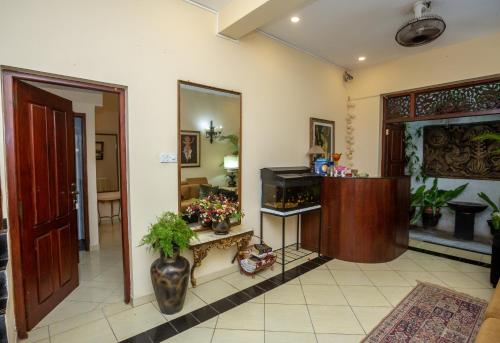 Una cocina o zona de cocina en Fort Thari Inn