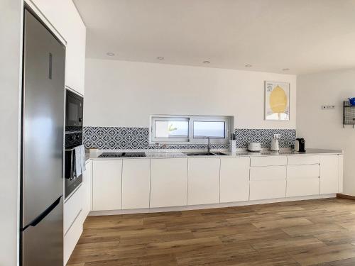 Dapur atau dapur kecil di Villa Omar by LovelyStay