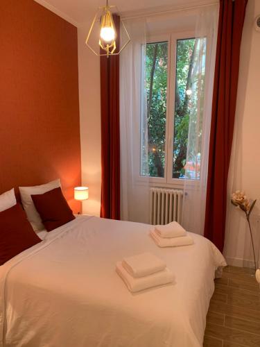 Postel nebo postele na pokoji v ubytování Villa Les Fougeres 2p jardin parking