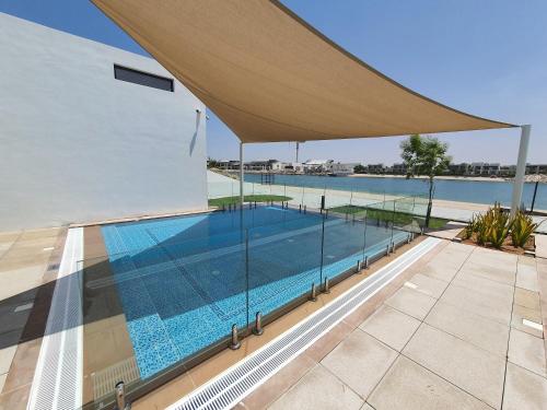 Luxurious Villa With Access To Beach & Pool !!