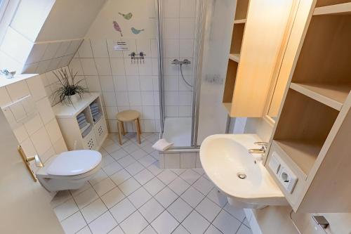 Koupelna v ubytování Huus vör d Diek Wohnung 6
