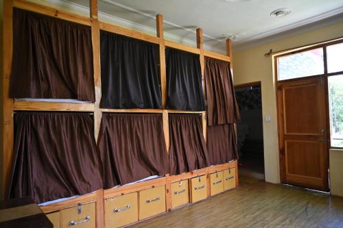 Φωτογραφία από το άλμπουμ του indian backpackers hostel σε Manāli