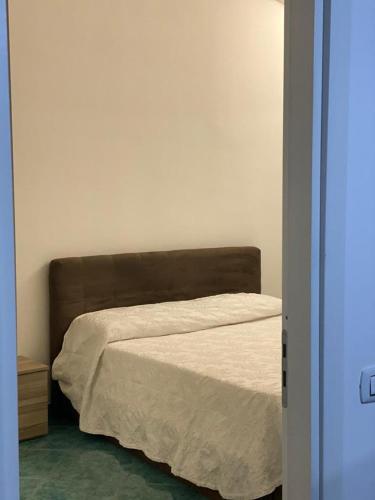 a bedroom with a bed with a brown headboard at Le Quattro Perle in Terrasini