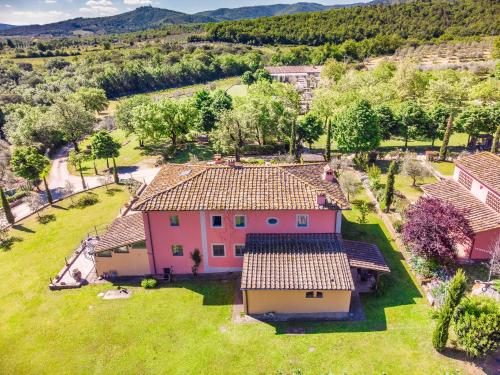an aerial view of a house with a yard at Agriturismo Relais Campiglioni in Montevarchi