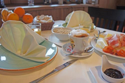 Еда / где поесть недалеко от отеля