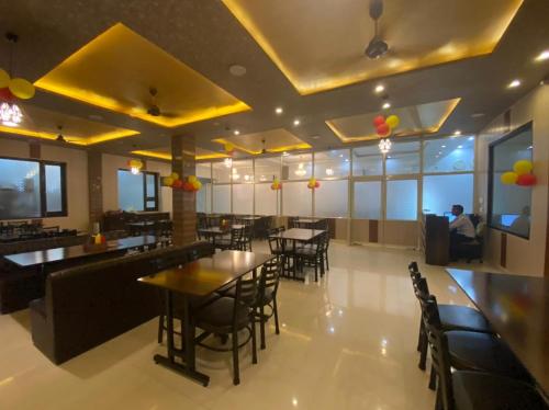 a dining room with tables and chairs in a restaurant at Hotel Broadway By WB Inn in Amritsar