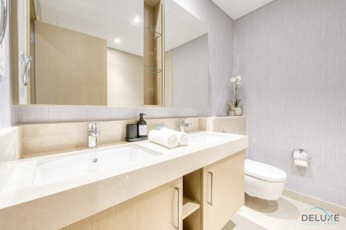 Koupelna v ubytování Sophisticated 2BR at 5242 Tower 1 Dubai Marina by Deluxe Holiday Homes