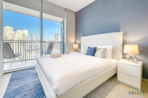 Postel nebo postele na pokoji v ubytování Sophisticated 2BR at 5242 Tower 1 Dubai Marina by Deluxe Holiday Homes