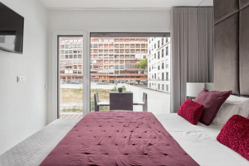 Modern 3BR with Terrace in Benfica by Host For Us