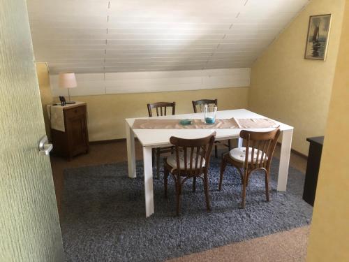 Ruang duduk di Ironico Homestay 4 Schlafzimmer Ferienwohnung 100 m2 nahe Bostalsee