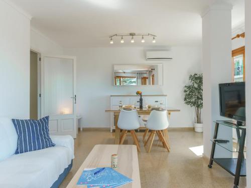 Foto Apartment Can Llorenc Sea Views by Interhome 3