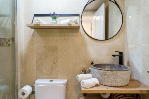 2nd line from the beach , seaviews + parking &pool
