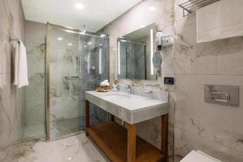 Marjan Plaza Hotelにあるバスルーム