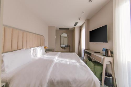 Postel nebo postele na pokoji v ubytování STROFI Boutique Hotel