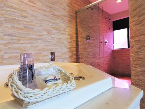 Ein Badezimmer in der Unterkunft Mondrian Suite Hotel