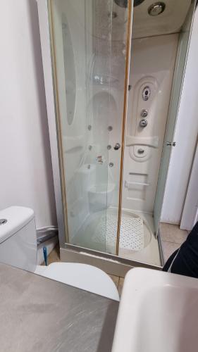 Koupelna v ubytování Pit Stop mini suites Győr 28m2