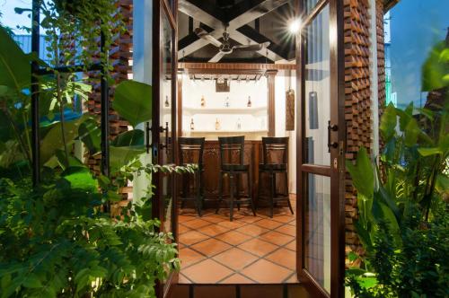 Κήπος έξω από το La Rose Suites