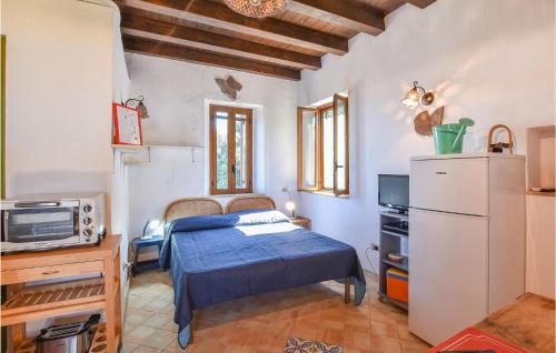 Postel nebo postele na pokoji v ubytování Amazing Home In Ustica With House Sea View