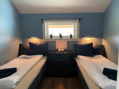 Postel nebo postele na pokoji v ubytování Northcape Nature Rorbuer - 4 - Balcony North