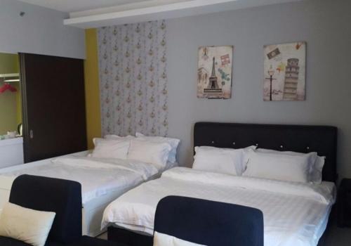two beds sitting next to each other in a bedroom at De Houz @ Setia Alam Trefoil Homestay in Shah Alam