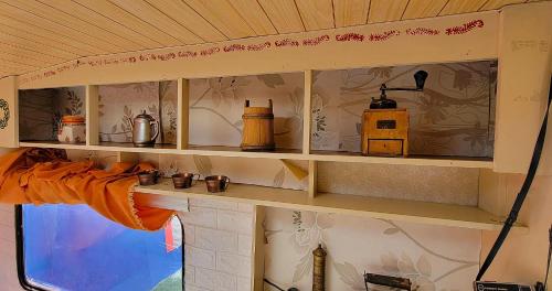 Uma TV ou centro de entretenimento em Lakeside Camping