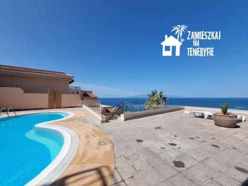 uma villa com piscina e vista para o oceano em Buenavista The Blue Oyster em Santiago del Teide