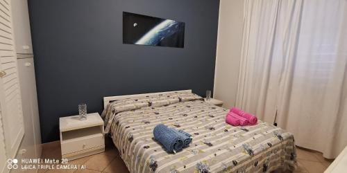 a bedroom with a bed with two pillows on it at Sea Garden, fronte mare con piscina in Mascali