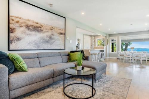 Seas the Bay Ocean View Suite – Photos 2