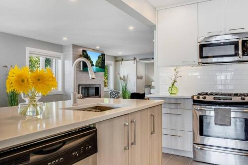 Seas the Bay Ocean View Suite – Photos 3