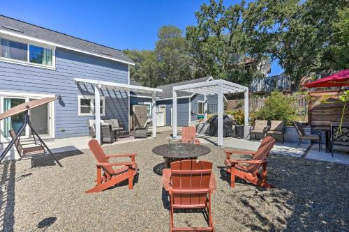 a patio with orange chairs and a table and chairs at Sierra Sunset Inn - 3 Miles to Placerville! in Placerville