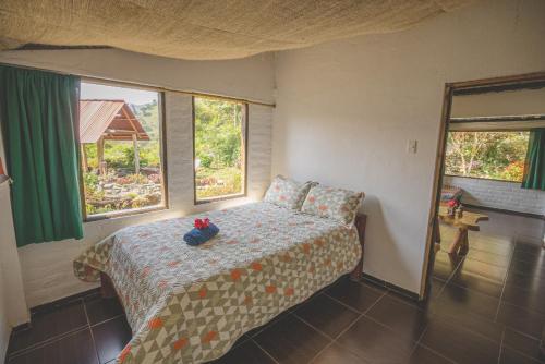 Кровать или кровати в номере URKU ALLIPACHA FINCA ORGÁNICA CASA DE CAMPO
