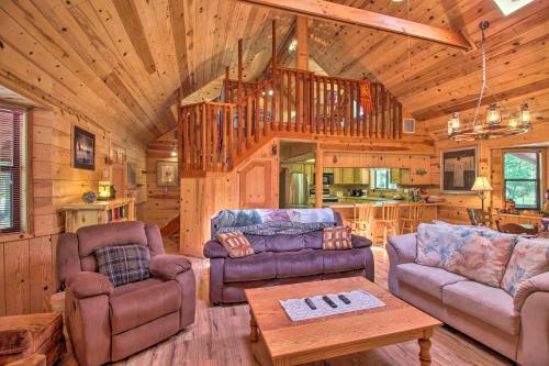 Pinetop Cabin and Deck and Treehouse Hike and Golf