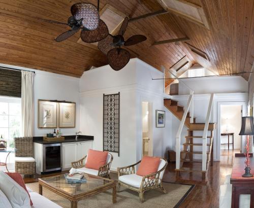 Χώρος καθιστικού στο Simonton Court Historic Inn & Cottages