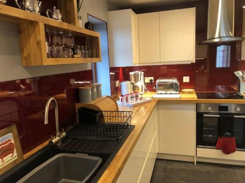 Dapur atau dapur kecil di No. 6 - the little house that gives you a hug