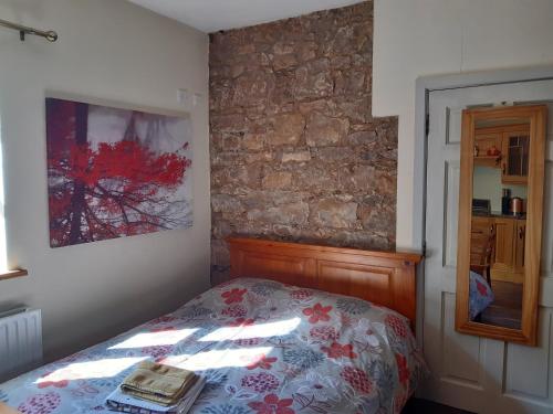 En eller flere senge i et værelse på Bluebell Cottage