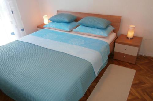 Ένα ή περισσότερα κρεβάτια σε δωμάτιο στο Apartments with WiFi Lovran, Opatija - 7886