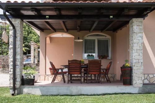 Patio nebo venkovní prostory v ubytování Apartments with a parking space Opric, Opatija - 7726