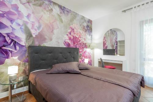 a bedroom with a bed with a purple wall at Apartments with parking space Medulin - 7657 in Medulin